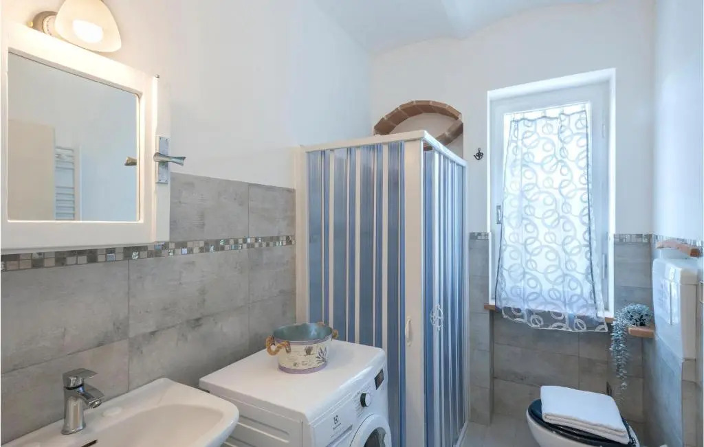 Stunning Home in Arcevia With 2 Bedrooms, Wifi and Outdoor Swimming Pool
