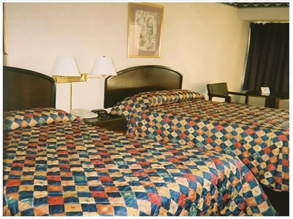 Red Carpet Inn And Suites Scranton