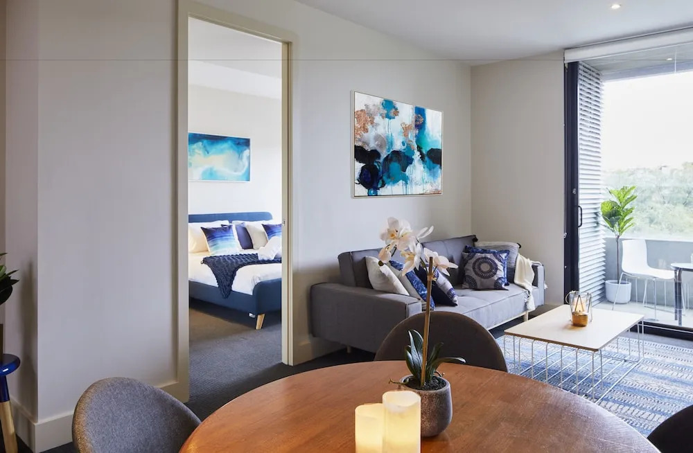 Apt Walking Distance to MCG & Epworth Hospital
