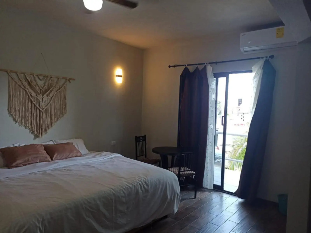 Hotel & Hostal 230