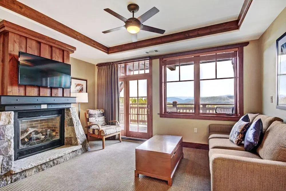 One Ski Hill Place S8412