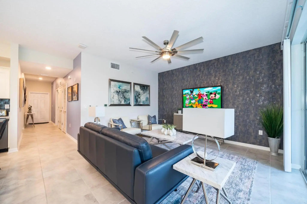 EF103 Storey Lake Condo 2 bed 2 bath Free Waterpark