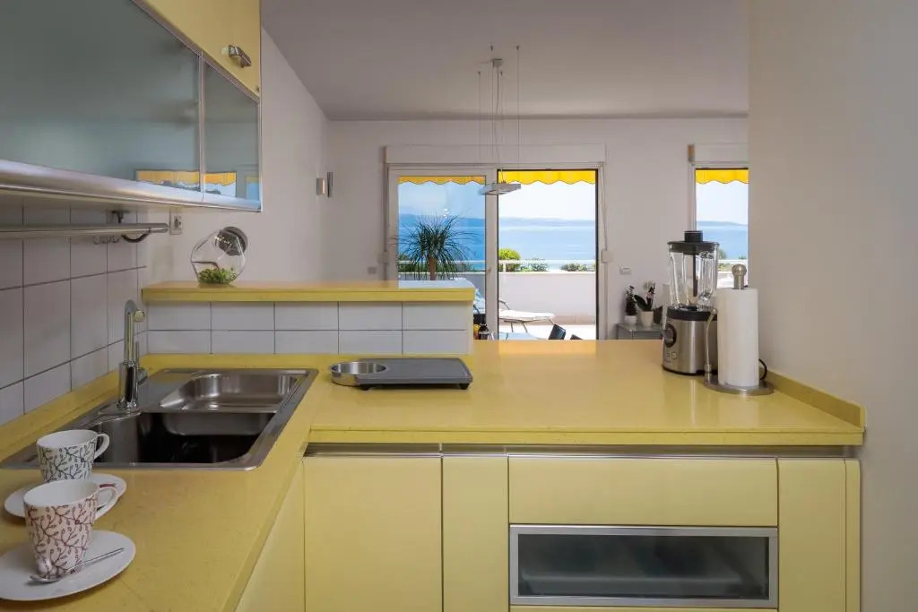 Seaside Apartment Gold 1row