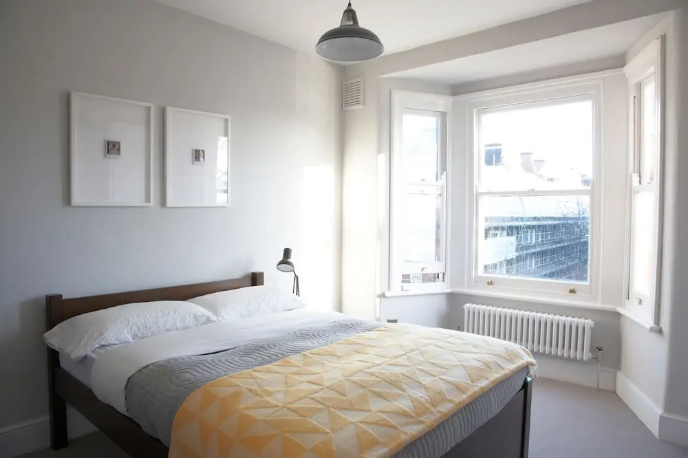 2 Bedroom Top Floor Apartment in Islington