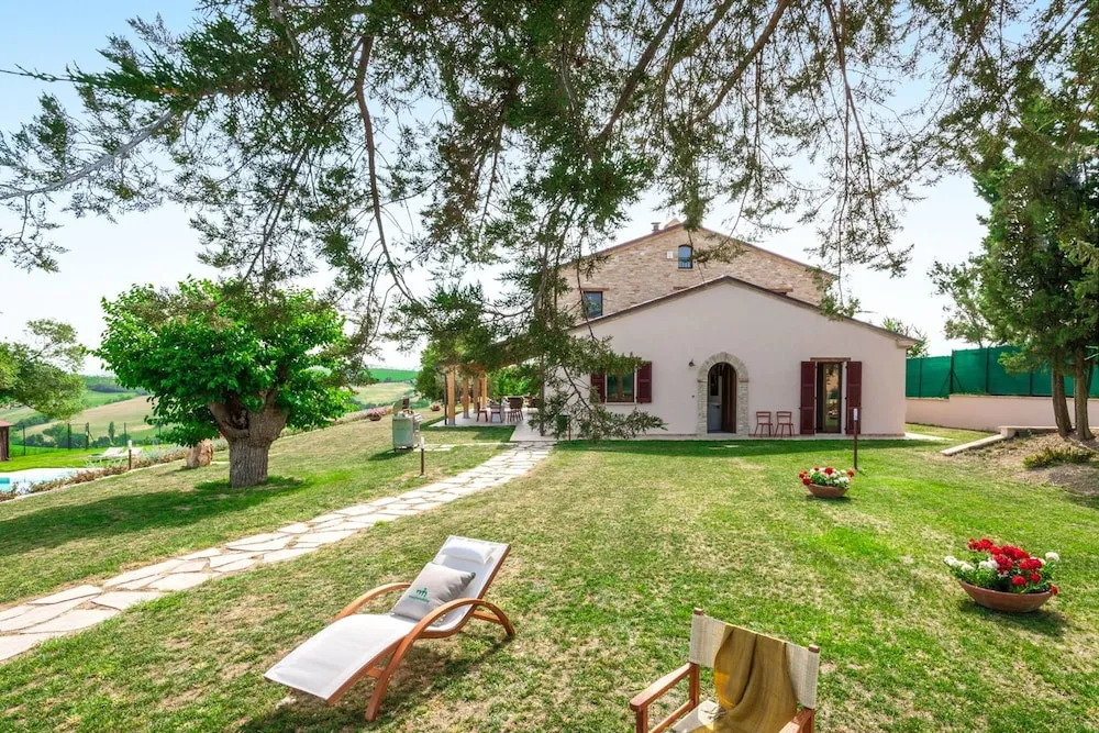 I Gelsi 12&2 by Marche Holiday Villas