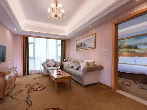 Vienna Hotel Guangdong Maoming Railway Station