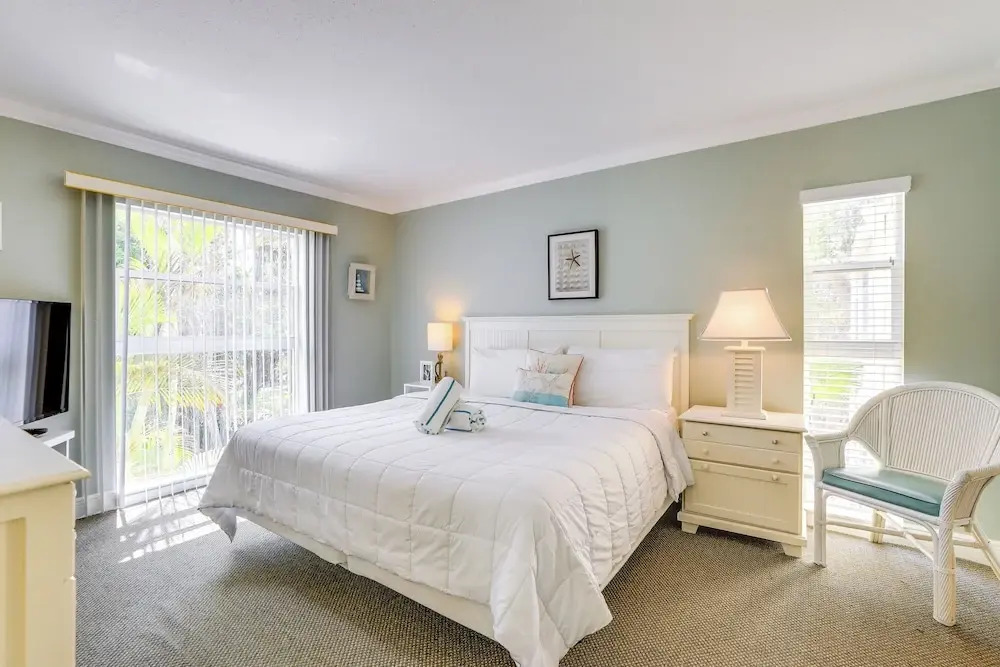 Longboat Key Resort Escape - Walk to the Beach!
