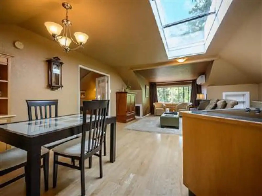 Abbeymoore Manor Bed & Breakfast Inn