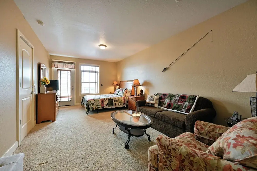 Unit 433b Efficiency 1bd/ 1 BA Condo