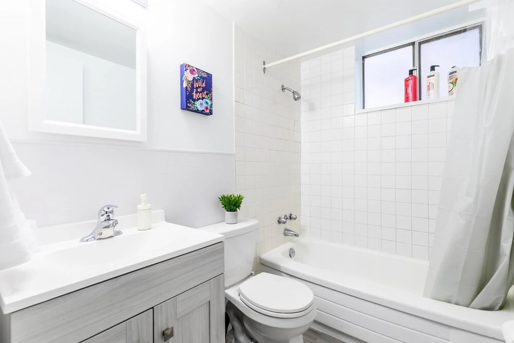 1BR King Apartment With Netflix- Near DT Hamilton
