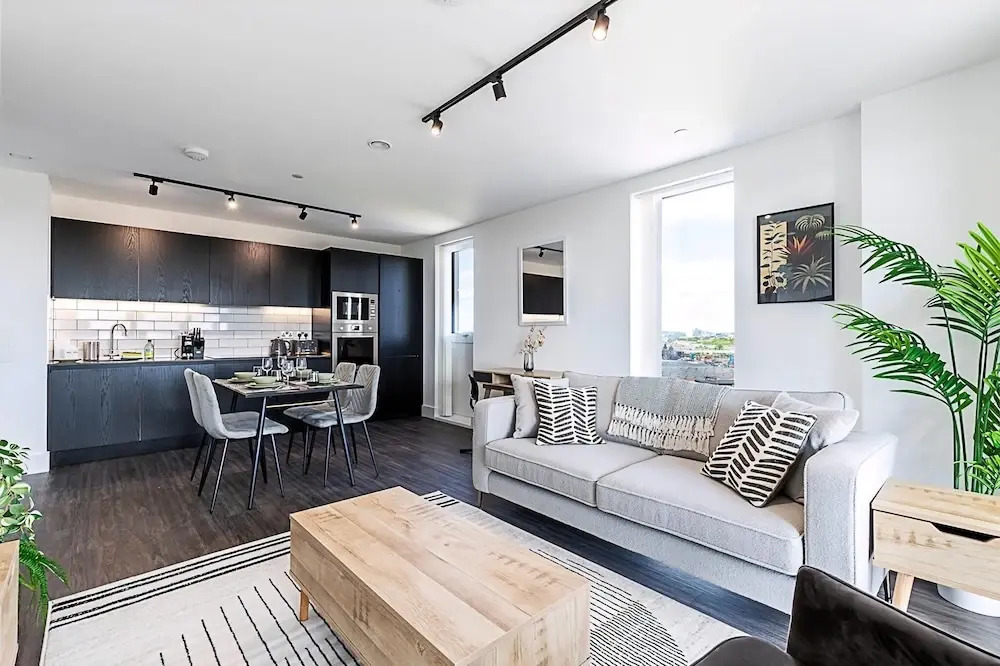 Sleek and Stylish 9th Floor Apartment