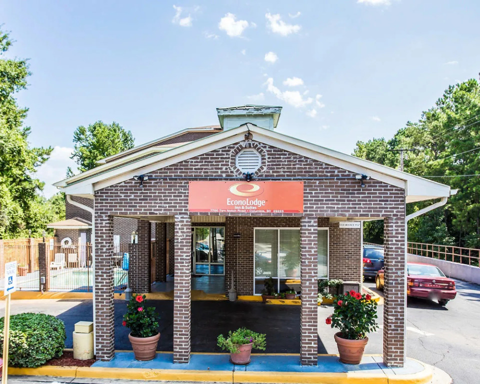 Econo Lodge Inn & Suites Fort Jackson area