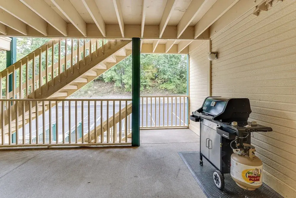 Waterfront Balcony! Condo on Lake of the Ozarks