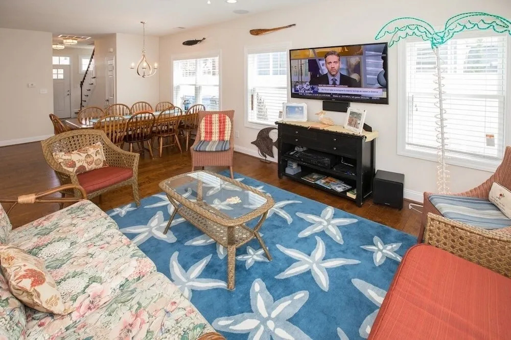Serenity Now 4 Bedroom Condo by Redawning