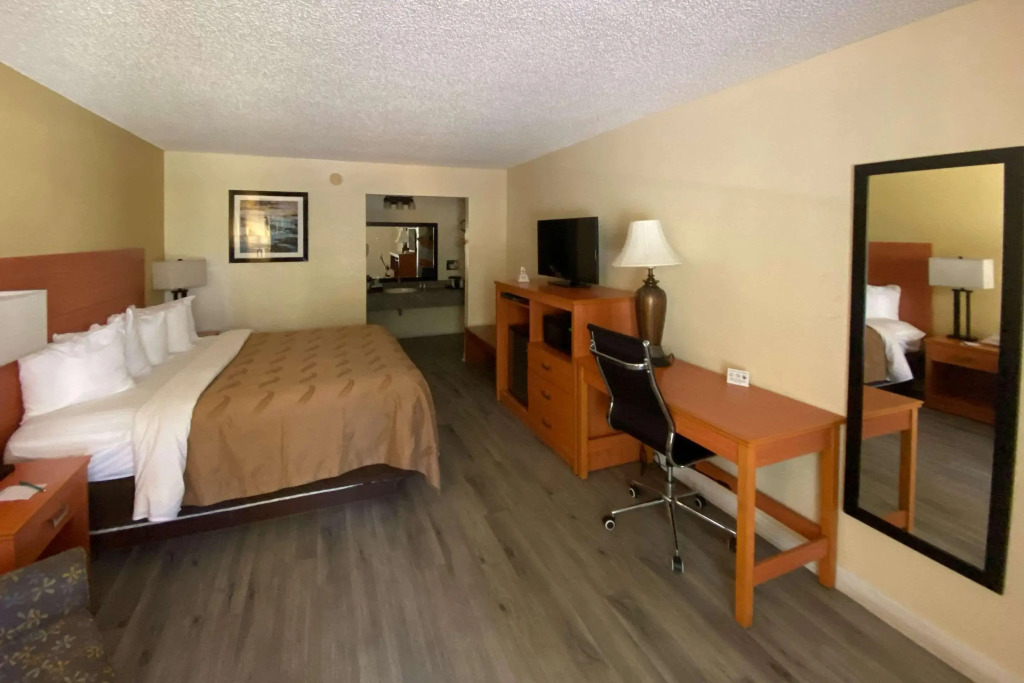 Quality Inn near Manatee Springs State Park