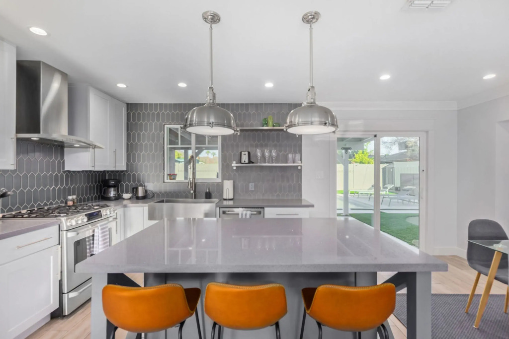 Sunsets on 11th by Avantstay Resort-style Pool + Hot Tub Game Room