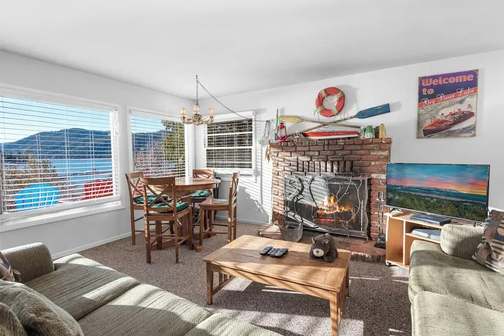 Lakefront Retreat