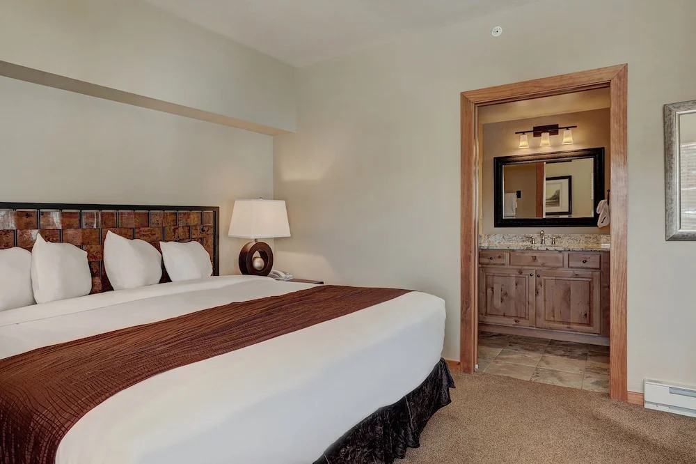 Village at Breckenridge Condos Sleeps 8 - Ski in Out Walk downtown