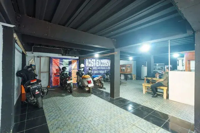 OYO 93133 Hotel Moraja Near Stikes Abdi Nusantara
