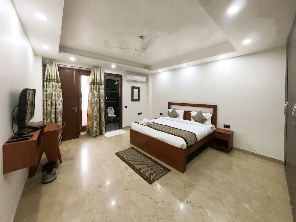Under My Roof Luxury Apartment