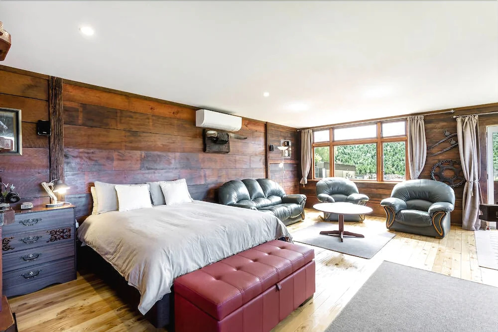 The Rustic Retreat