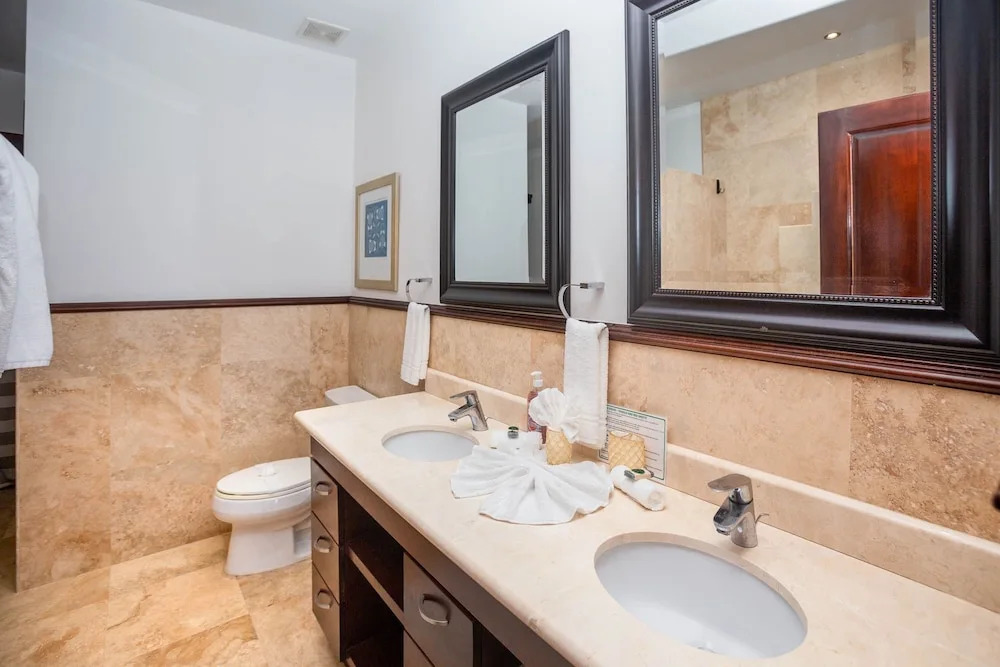 Pristine Bay Villa 1304 with large pool - 3 bedroom condo