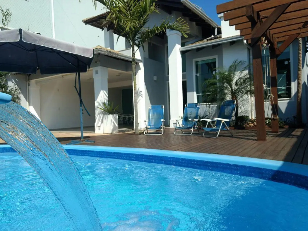 Casa Alto Padrão - Praia do Mariscal - 4 suítes, 12 pessoas