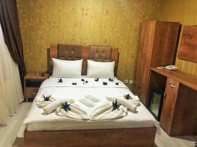 Big Molls Hotel