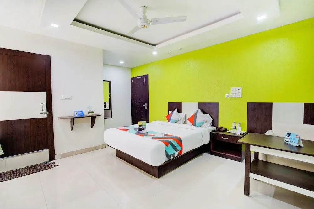 FabHotel Chirom Palace
