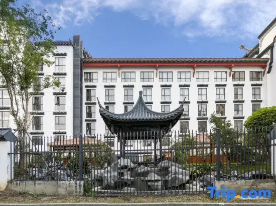 Ruijing Hotel (Wuhan Guiyuan Temple Zhongjiacun Subway Station Store)