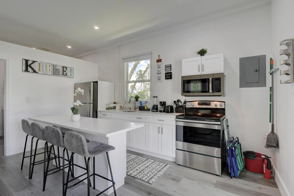 Guest House In a Downtown Bonita Springs Compound