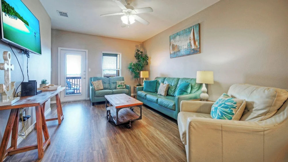 Oceans 96 & Beautiful Place by Avantstay Sleeps 32, 2 Homes Heated Pool + Game Rooms + Balconies