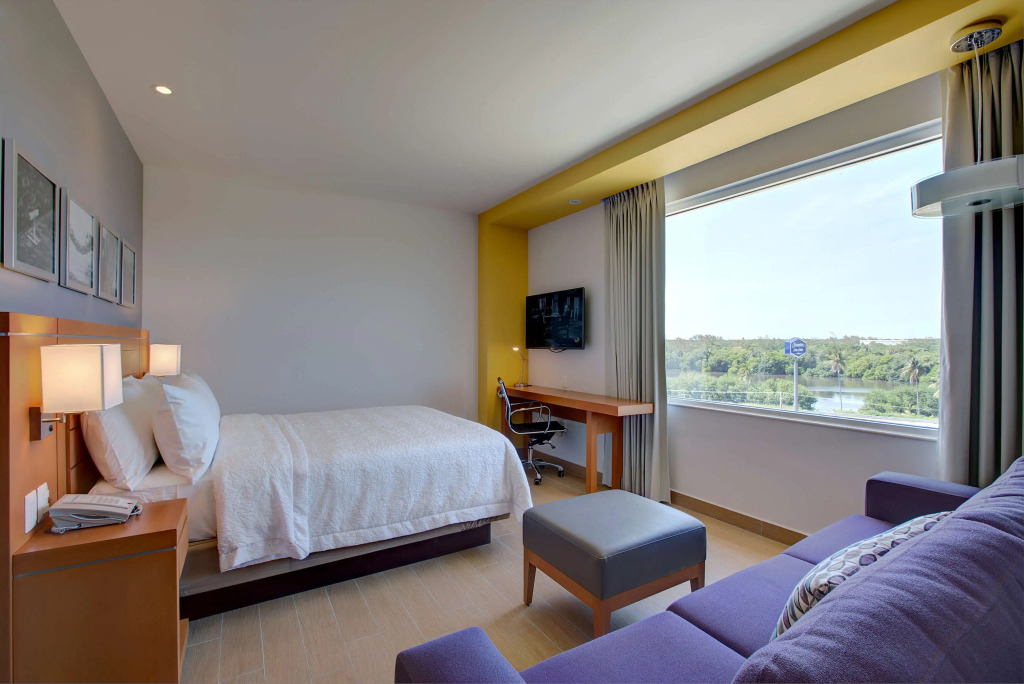 Hampton Inn & Suites by Hilton Paraiso