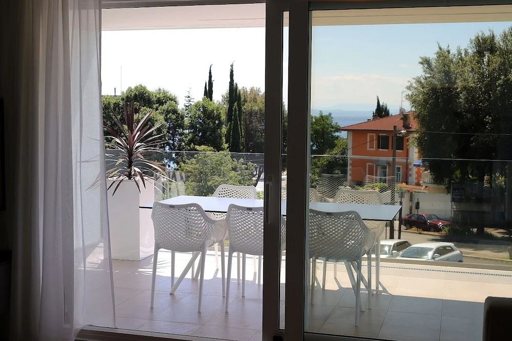 New apartment with swimming pool near the beach