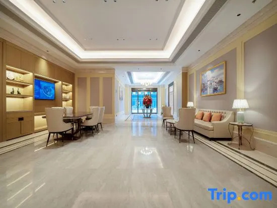 Vienna Hotel ( Haiyan Baolong Business Center Branch)