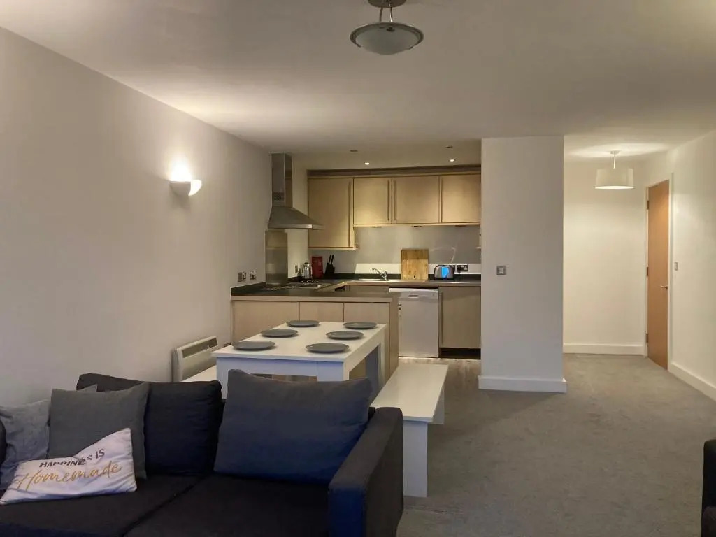 2 Bedroom Near Ocean Village Marina Port Apartment