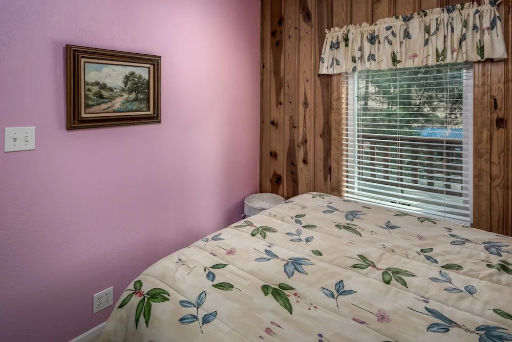 Linn Haven - Three Bedroom Cabin