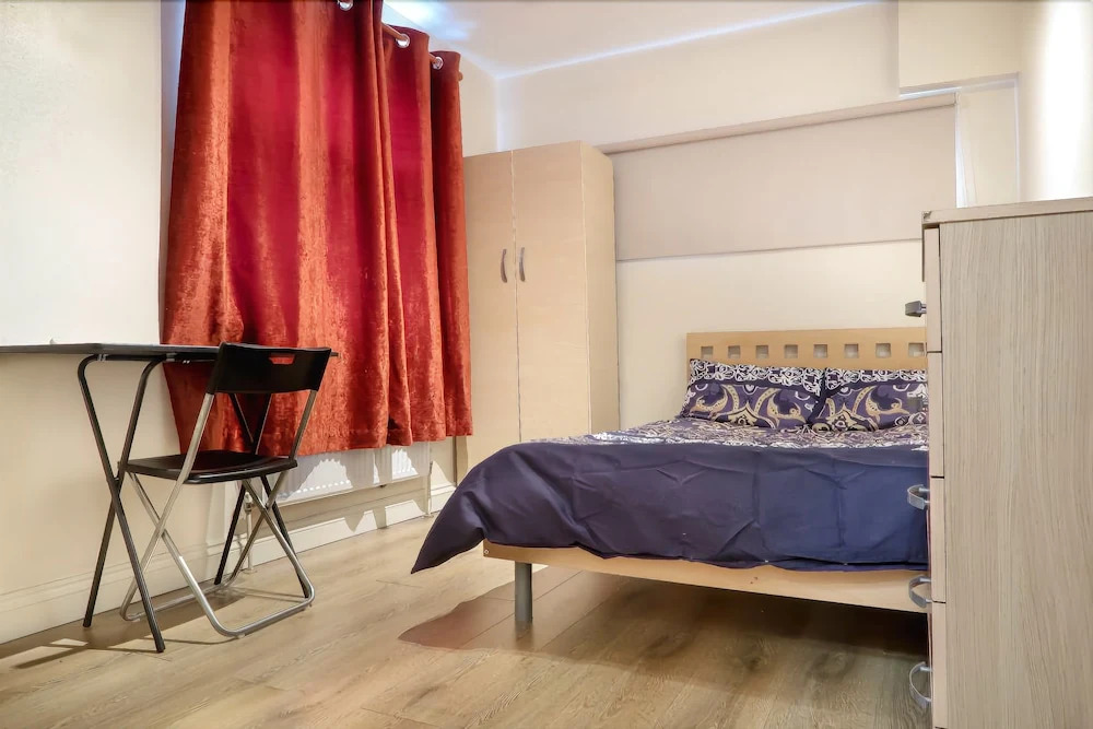 Saltwell Street Deluxe En Suite Room