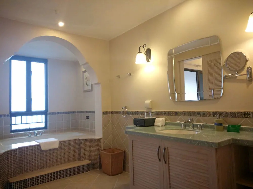 Shuangyue Bay Wehouse Hotel (Huidong Flagship)
