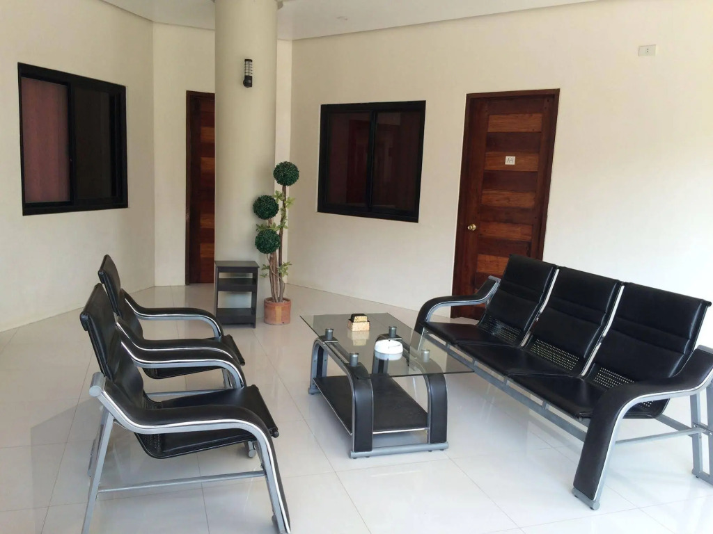Rovic'S Tourist Hotel