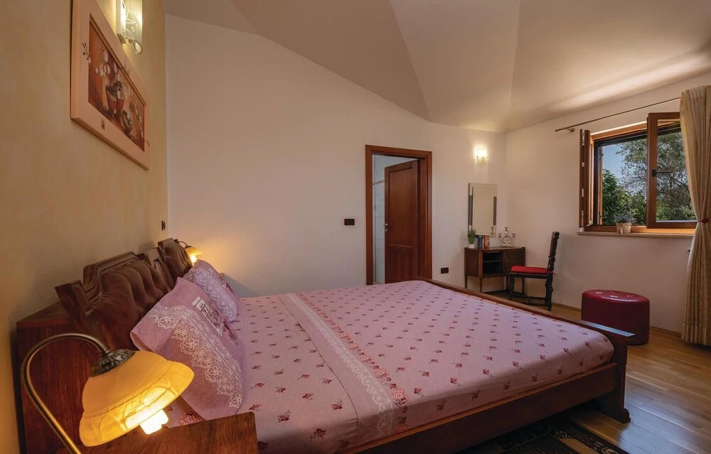 Nice Home in Tar with Hot Tub, WiFi & 4 Bedrooms