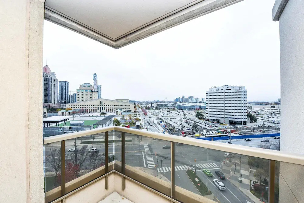 Canadian Madmac Furnished Apartment - Square One Ovation