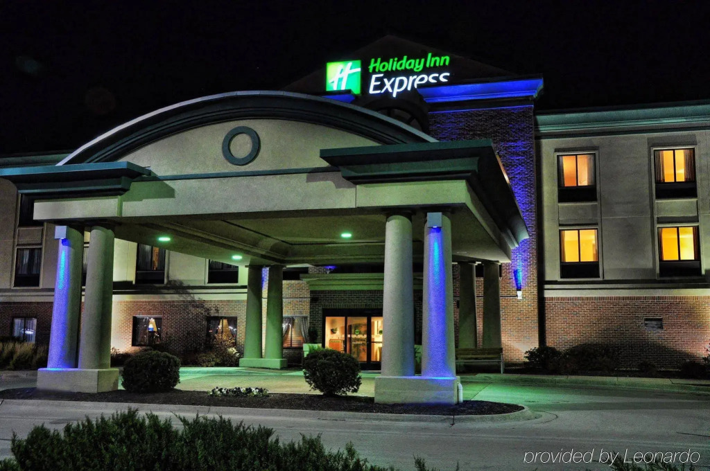 Holiday Inn Express Kansas City - at the Legends