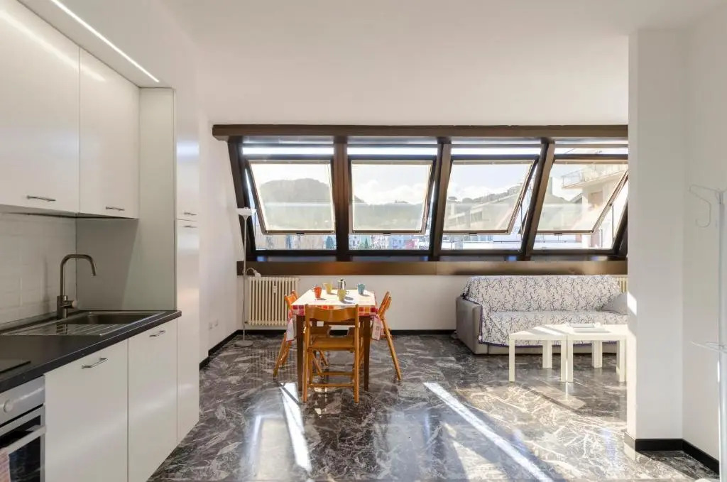 JOIVY Spacious Apt For 6, Near Train Station And Beach