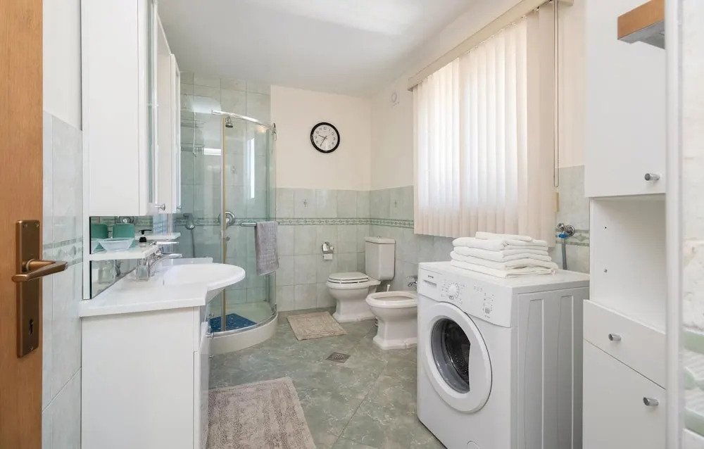 Nice Home in Poljana With Wifi and 4 Bedrooms