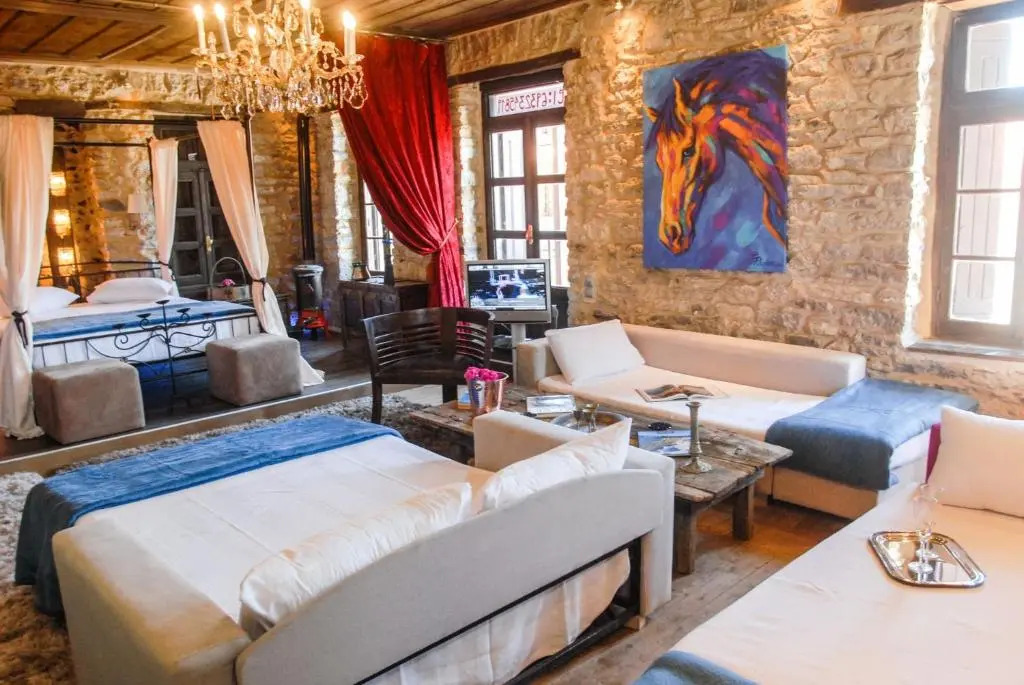 Dafni 65 · Antique Luxury Suite 65sq.m.