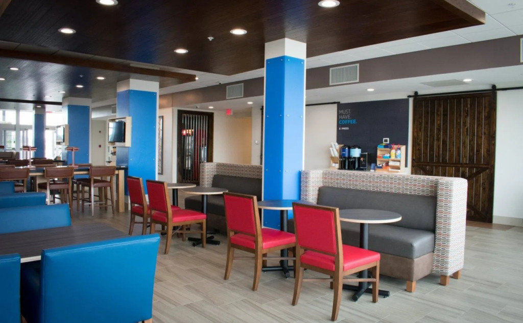 Holiday Inn Express & Suites West Memphis by IHG