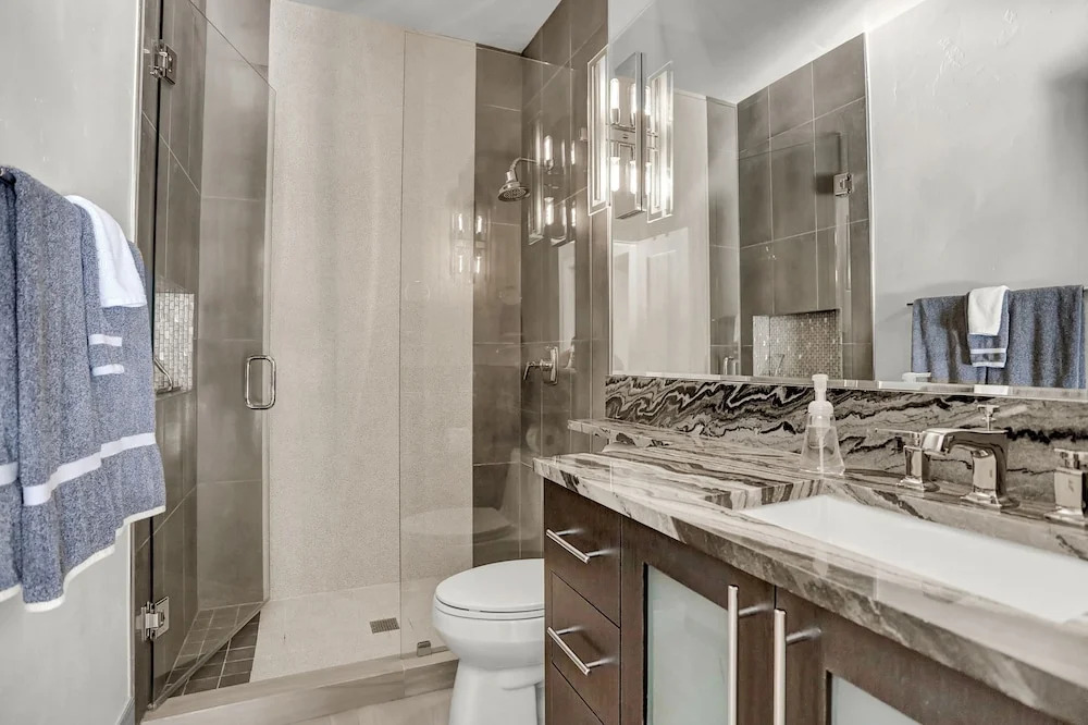 New Listing! Dazzling Custom , Near Skiing 5 Bedroom Home