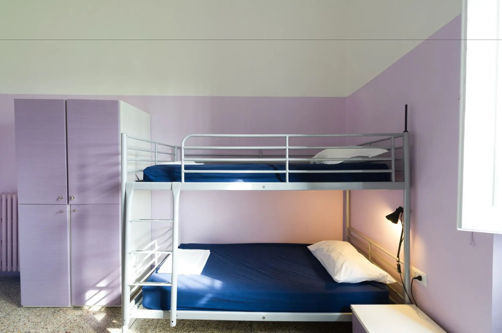 Hotel & Hostel 7