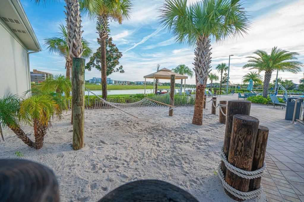 Only 5 Miles from Disney! Free Water Park! 2 Bed, 2 Bath Condo, Sleeps 8